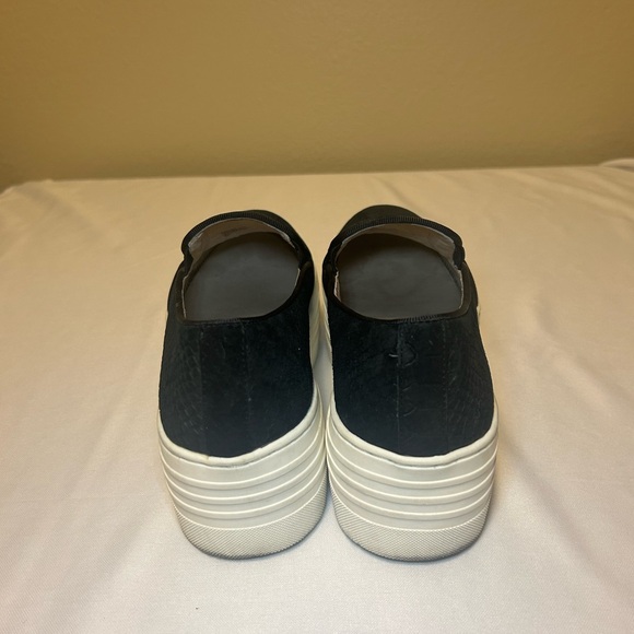 STEVE MADDEN Women’s Black Suede Platform Slip-On, Size 10B - Picture 8 of 15